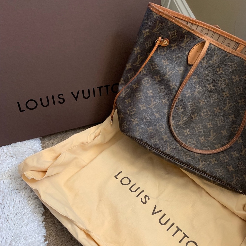 Louis Vuitton MM Neverfull